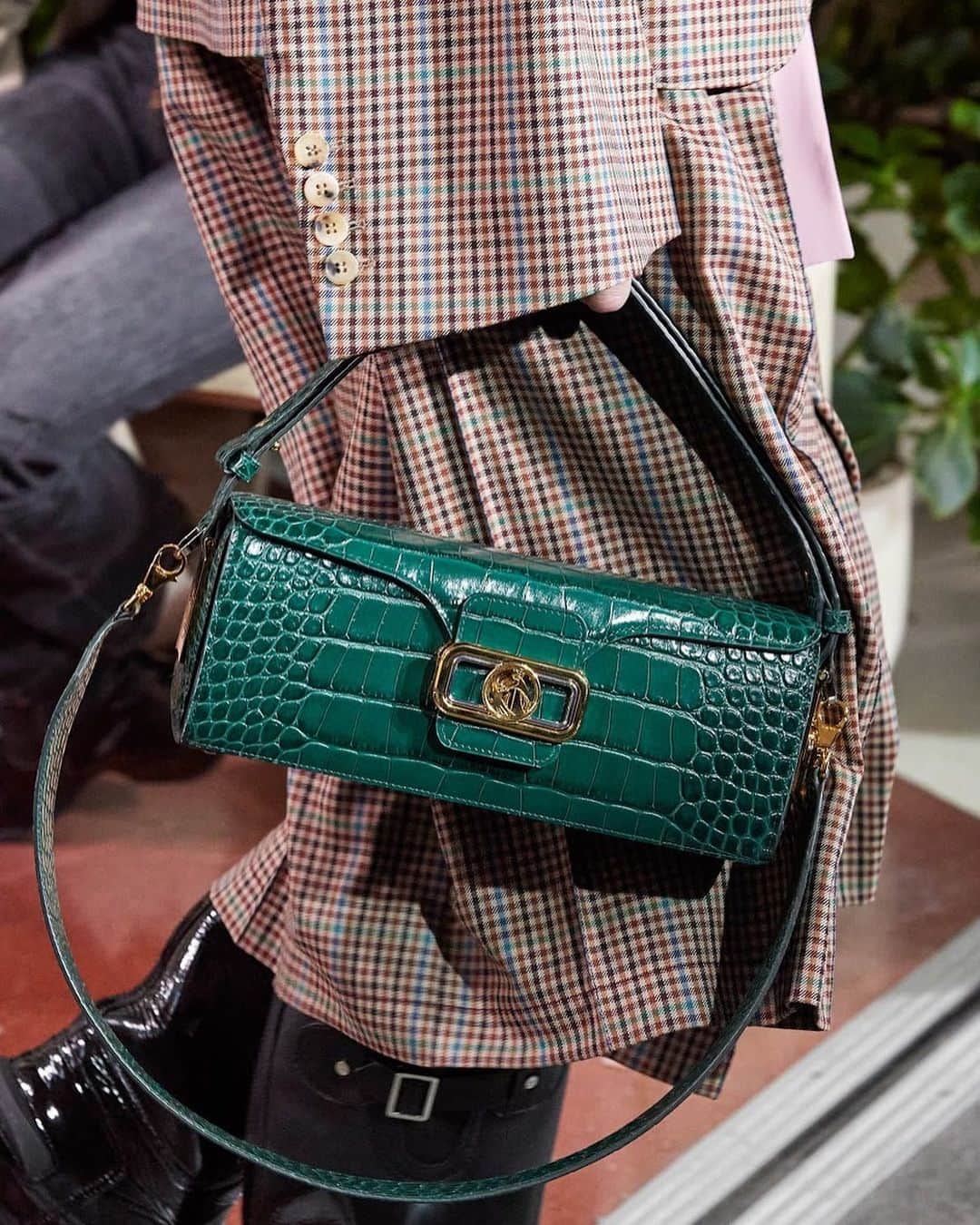 ランバンのインスタグラム：「The Pencil: a baguette-shaped bag crafted in box calf leather, inspired by Jeanne Lanvin’s pencil cases.  #LanvinFW20 #Pfw #Lanvin」