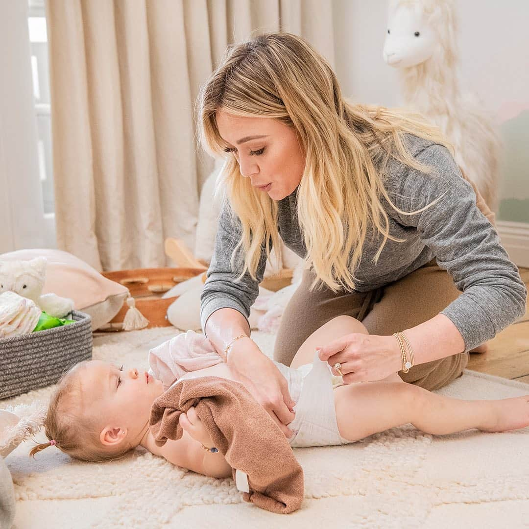 ヒラリー・ダフさんのインスタグラム写真 - (ヒラリー・ダフInstagram)「In case you’re wondering why we don’t have wetness indicators on our Happy Little Camper Diapers, here’s a list of some of the possible ingredients other diapers use: Bromocresol Green, Bromophenol Blue and Ethyl Red. Do a quick google search on these ingredients and you definitely won’t want them near your baby’s booty! Happy Little Camper uses ONLY lead-free safe inks to print our diapers, and our cosy cotton-blend topsheet, which means soft, dry, safe protection for your little one. Use code Hilary15 for 15% off your first monthly membership box!  #HLCMom #HLCBaby」1月28日 3時16分 - hilaryduff