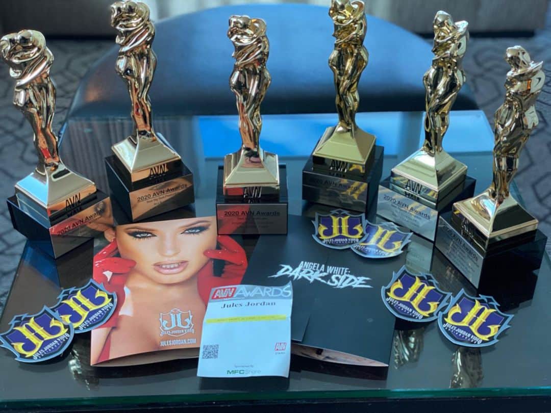 Jules Jordanのインスタグラム：「Epic night at the @avn awards show, we won 12 awards.  Thank you to @theangelawhite for our showcase film “Angela White: Dark Side”, which won 5..., also to #manuelferrara」