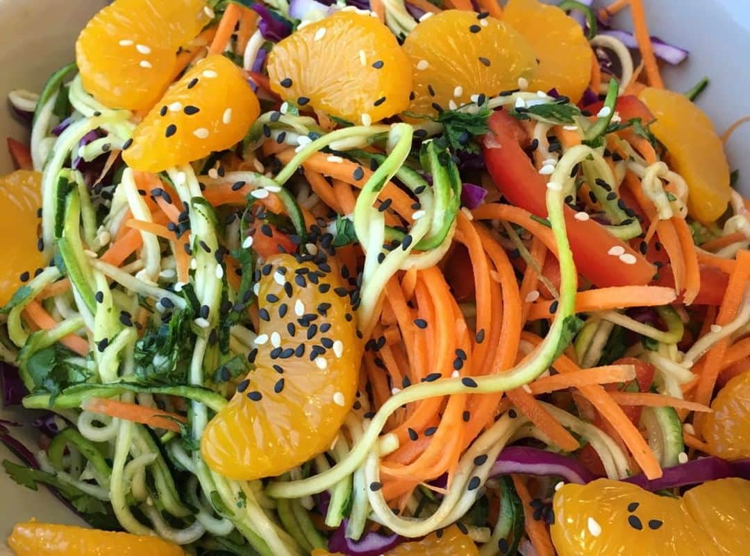 Dole Packaged Foods（ドール）のインスタグラム：「Light, refreshing, and oh so scrumptious! This Asian Zoodle Salad makes for an excellent lunch or side dish option. 🍊 🥗」