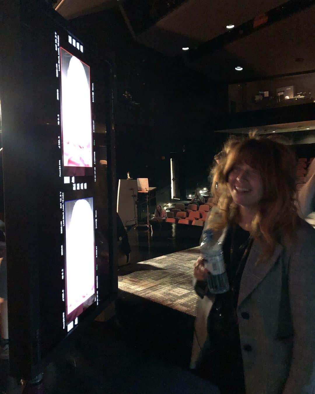 エイディー・ブライアントさんのインスタグラム写真 - (エイディー・ブライアントInstagram)「have you watched @shrillhulu episode 206?  here are some gorgeous #BTS shots. Including our powerhouse director @nlyonne and star friend @smoochandmakeup applying leg makeup while I do a last pass on episode 208. How about @vanessabayer !! Queen @sudigreen !!!」1月28日 4時07分 - aidybryant