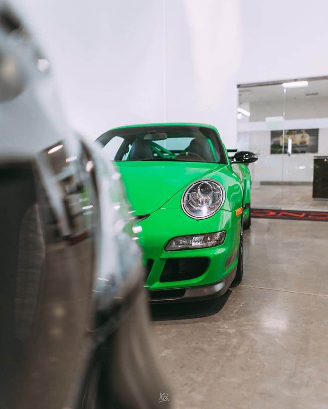 CarsWithoutLimitsさんのインスタグラム写真 - (CarsWithoutLimitsInstagram)「Any love for the Porsche 997 GT3 RS ?? 💚💚 Photo @xci_photo  #carswithoutlimits #gt3rs」1月28日 4時07分 - carswithoutlimits