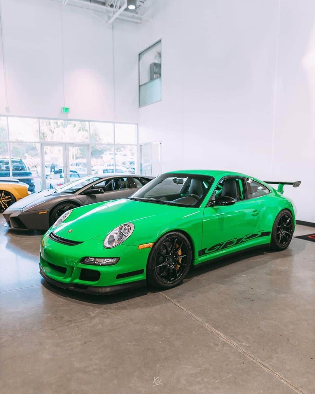 CarsWithoutLimitsさんのインスタグラム写真 - (CarsWithoutLimitsInstagram)「Any love for the Porsche 997 GT3 RS ?? 💚💚 Photo @xci_photo  #carswithoutlimits #gt3rs」1月28日 4時07分 - carswithoutlimits