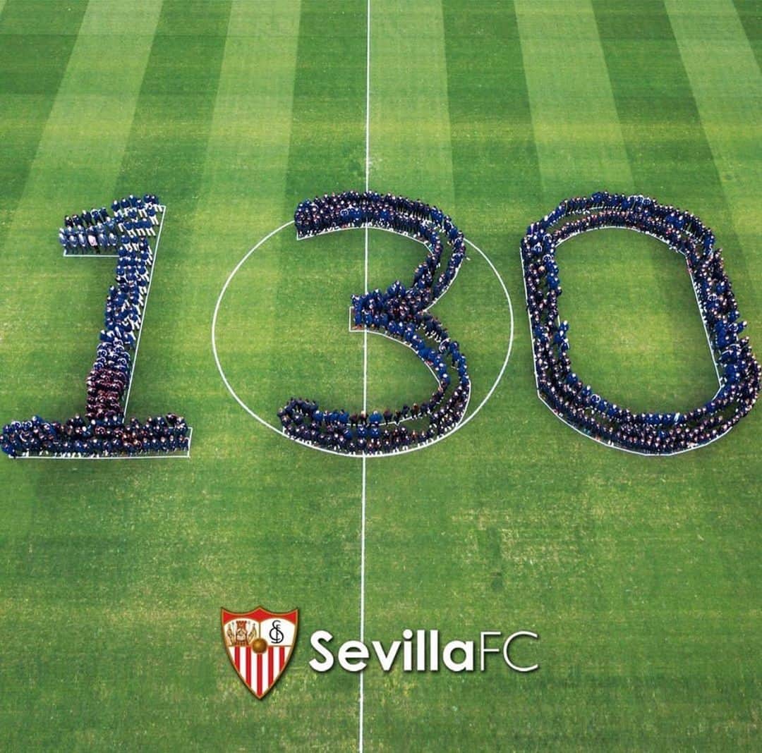 アドリアーノ・コレイアのインスタグラム：「Felicidades al @sevillafc por sus 130 años  de mucha ilusión ,fútbol , alegria , arte , historia! Para mi ha sido un orgullo de hacer parte de esta historia del futbol y deste club !#muxaarte#muxofutbol#dalemiarma#⚽️👀🤙🏼💪👏🏻👍」