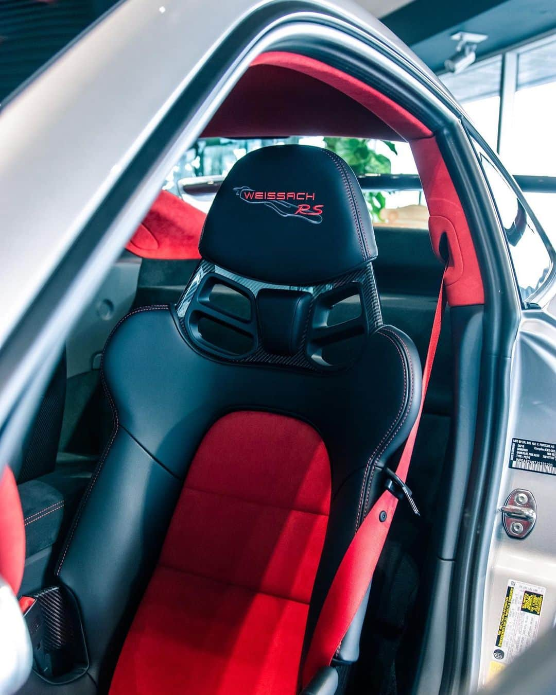 CarsWithoutLimitsさんのインスタグラム写真 - (CarsWithoutLimitsInstagram)「One of my fave Porsche; The 911 .2 GT2 RS W/ Weissach package  Photo @maxparkesphoto  Dealership @pfaffreserve  #carswithoutlimits #gt2rs」1月28日 9時39分 - carswithoutlimits