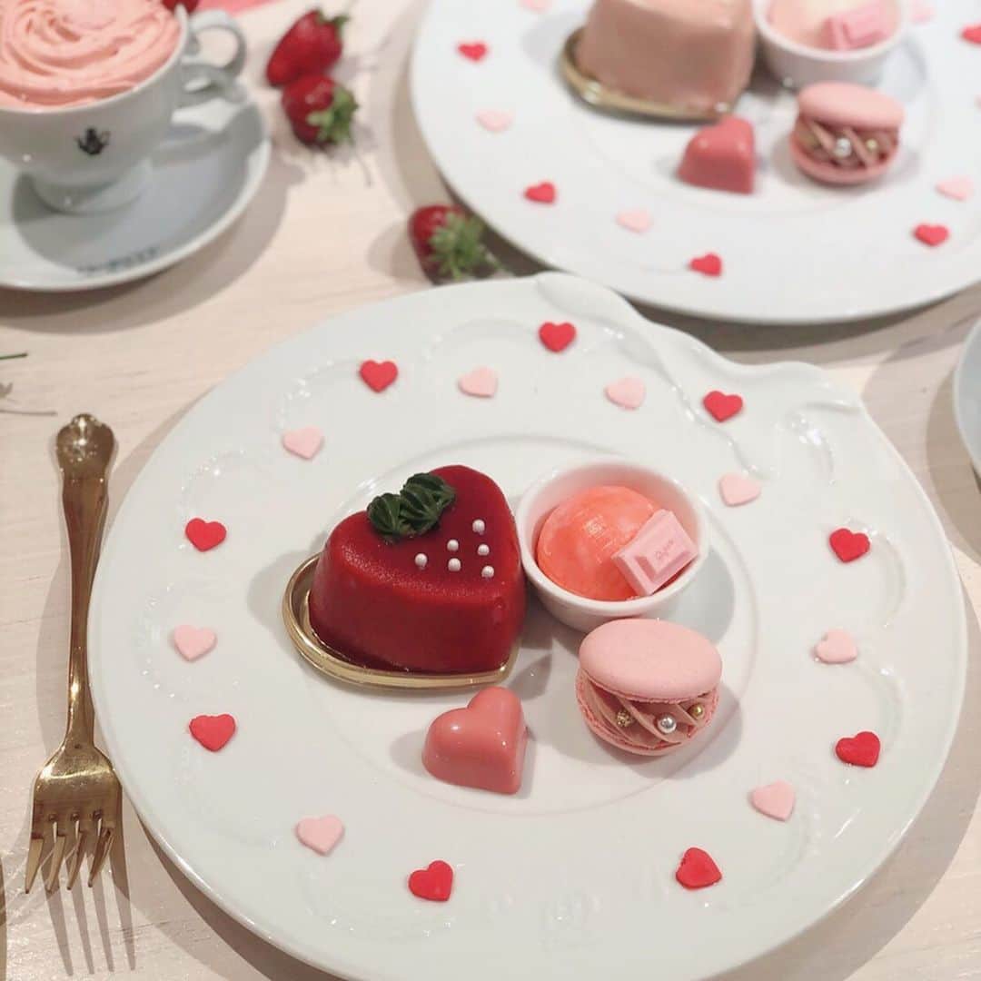キューポットさんのインスタグラム写真 - (キューポットInstagram)「Go to dream time🦄💕💕💕 Very Berry popular limited menu "Red / Pink Strawberry Plate" will catch your heart😘 ================== ＜Q-pot. SHOP LIST＞ - Flagship store & cafe  @ Harajuku/Omotesando - Takashimaya @ Shinjuku - Solamachi @ Tokyo Skytree st. - Takashimaya @ Osaka - Lucua @ Osaka - INTERNATIONAL ONLINE  @ Shipping to overseas✈️ Always welcome you♡ ================== #qpot #qpotcafe #cafehopping #tokyocafe #tokyo #travelblogger #valentine #valentine2020」1月28日 9時44分 - press_qpot_international