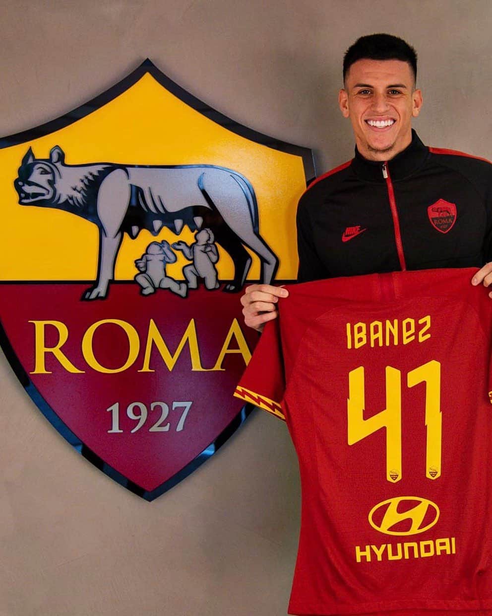 ASローマさんのインスタグラム写真 - (ASローマInstagram)「Welcome to #ASRoma @ibanez41oficial! 👋🐺」1月28日 4時20分 - officialasroma