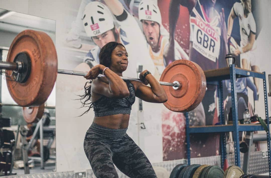 アシャ・フィリップのインスタグラム：「Who's ready to win the week? 🙋🏾‍♀️💪🏾🛠️ . . 💥@phdnutritionuk 🦈@gymshark . . #MondayMotivation #Focus #Gymshark #PerformSmart #Fitness #Athlete」