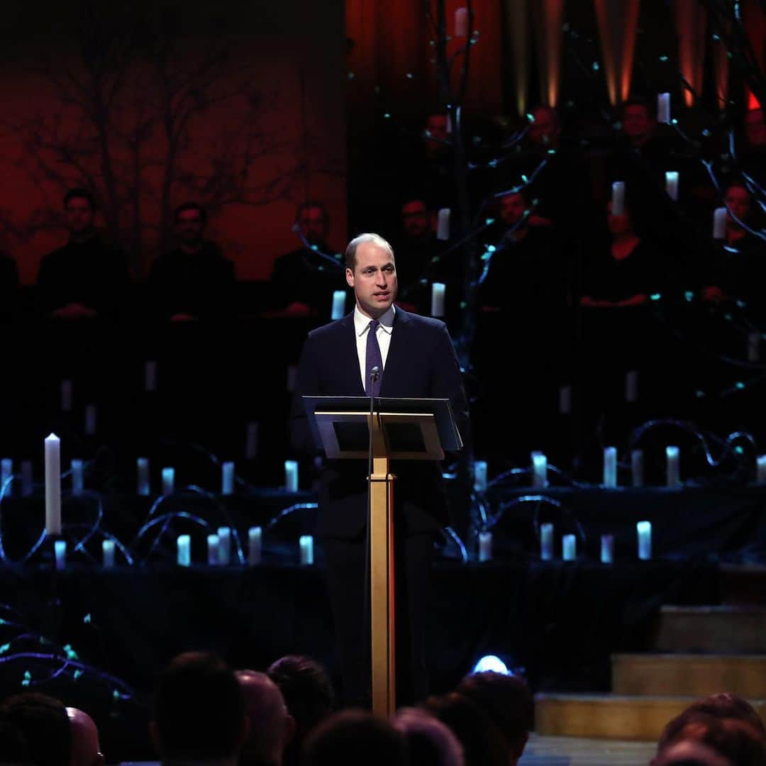 ウィリアム（ケンブリッジ公）さんのインスタグラム写真 - (ウィリアム（ケンブリッジ公）Instagram)「The Duke and Duchess of Cambridge today attended the UK #HolocaustMemorialDay Commemorative Ceremony at Central Hall in Westminster.  Holocaust Memorial Day takes place on the anniversary of the liberation of Auschwitz-Birkenau and honours victims and survivors of the Holocaust, Nazi persecution, and subsequent genocides in Cambodia, Rwanda, Bosnia and Darfur.  Throughout the Holocaust, many people risked their lives to help others. During the ceremony, The Duke read an extract from a letter written about his great-grandmother, Princess Alice, which described how she helped hide her Jewish friends, the Cohens, in her home.  During the service, 75 candles of remembrance were lit to represent the 75th anniversary of the end of the Holocaust.  After the ceremony, The Duke and Duchess spoke to Holocaust survivors, and survivors of genocides which have happened since.」1月28日 4時50分 - princeandprincessofwales