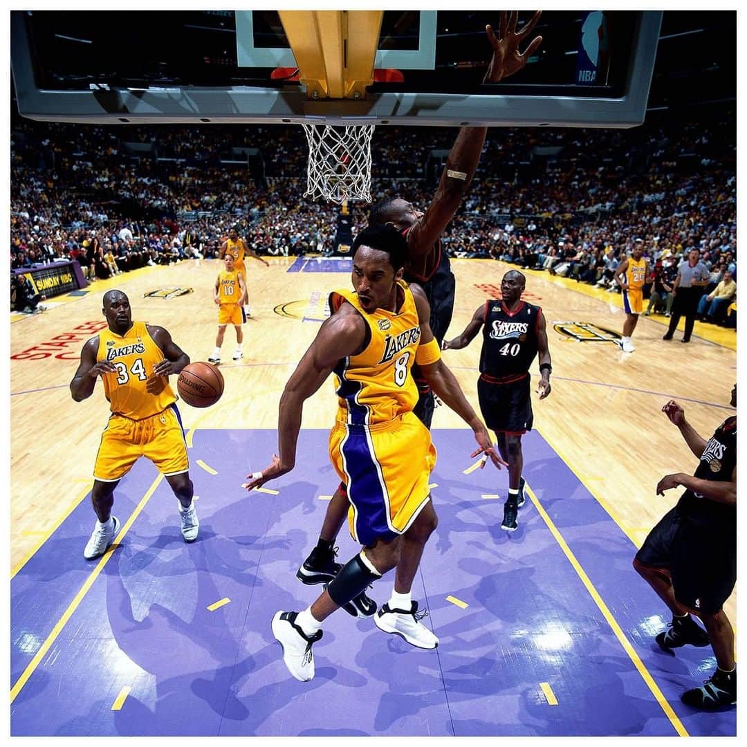 Nice Kicksさんのインスタグラム写真 - (Nice KicksInstagram)「#24for24 Kobe and the Lakers won a second consecutive NBA Championship in 2001 defeating his former hometown team Philadelphia 76ers. The Sixers were led by ‘96 Draft Class First Pick Allen Iverson who was the league MVP that season. After a 48 point performance by AI and Game 1 loss by the Lakers, Kobe and the squad didn’t lose another game by winning four consecutive games to win the NBA Finals. Game 5 was played in Kobe’s former hometown of Philadelphia which added another layer to the Kobe story. After winning the Back-to-Back title, Kobe was famously photographed wearing a Jeff Hamilton jacket in the shower holding onto the trophy deep in thought. It would be later revealed that Kobe, who had recently had family-related stress following his proposal to his wife Vanessa, was sad that his father was not on hand in Philadelphia during his performance in the NBA Finals.  Despite wearing the adidas The Kobe II sneakers all season long and winning a championship, it would be the last season that Kobe would wear adidas shoes.」1月28日 4時52分 - nicekicks