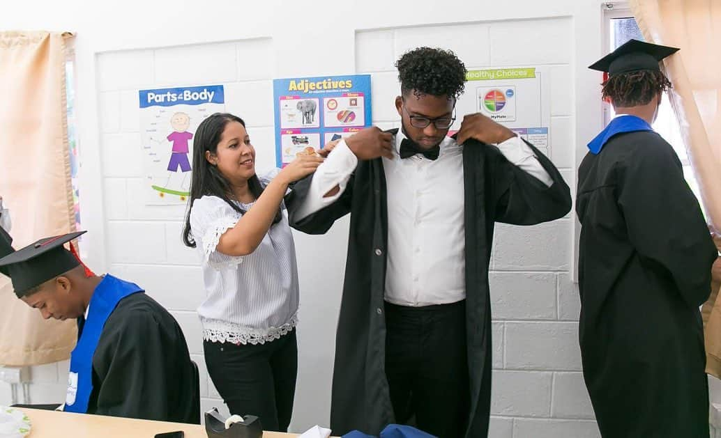 マイアミ・マーリンズさんのインスタグラム写真 - (マイアミ・マーリンズInstagram)「This weekend players and staff in DR earned their high school diploma as part of the Marlins Education Program. Congrats to our graduates. We’re so proud! #305OnTheRise.」1月28日 4時53分 - marlins