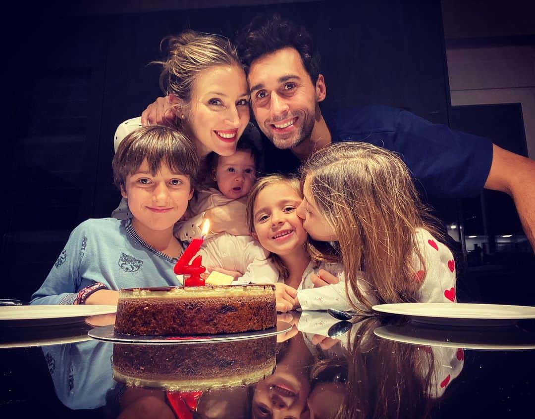 アルバロ・アルベロアのインスタグラム：「¡Felicidades, princesa! Ya te han quitado el puesto de la pequeñita de la casa pero sigues siendo nuestro 🥥 favorito. ¡Te queremos muchísimo! 😘😘😘😘」
