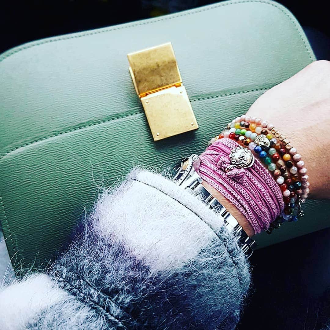 のインスタグラム：「Thank you for posting @b.b.lovesfashion , looking fabulous #classy #fashionblogger #fashion #shoplocal #woman #work #happymonday #chic #style #you #youknowyouwantit #colors」