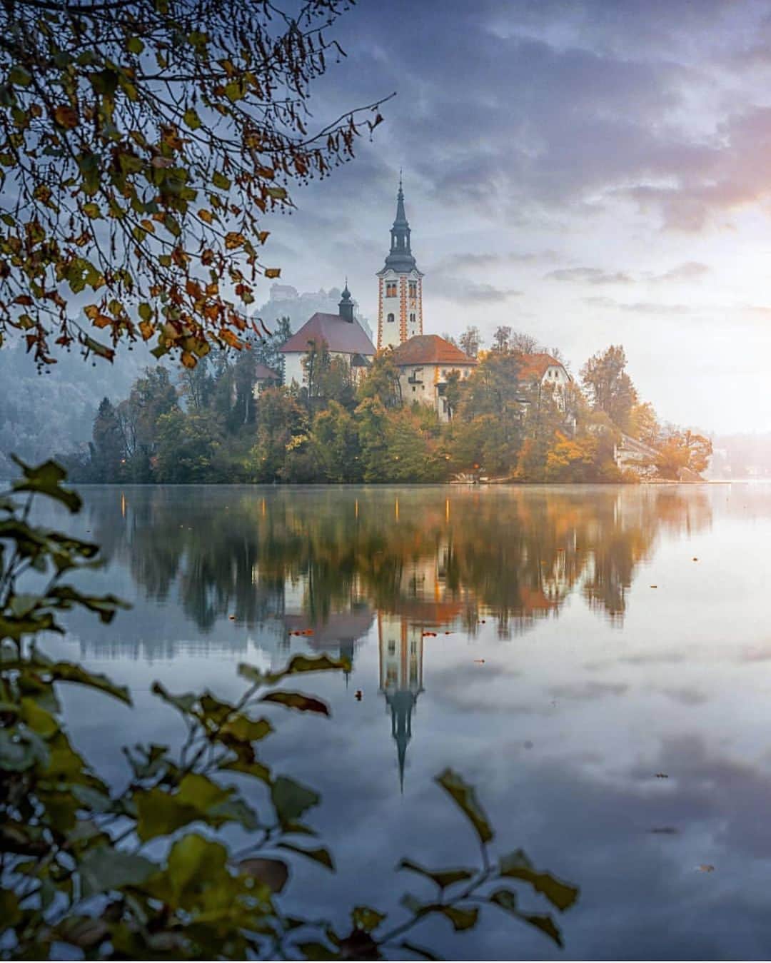 Wonderful Placesさんのインスタグラム写真 - (Wonderful PlacesInstagram)「Lake Bled - Slovenia ✨💛💛💛✨ . Picture by ✨✨@krenn_imre✨✨ #wonderful_places for a feature 💛」1月28日 5時22分 - wonderful_places