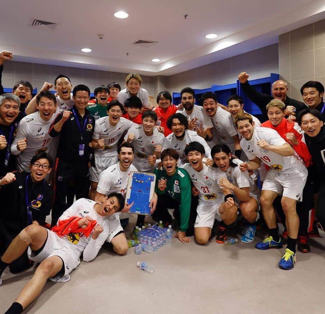 徳田新之介さんのインスタグラム写真 - (徳田新之介Instagram)「クウェートで行われたアジア選手権は3位という結果でした🥉 自分の弱さ、不甲斐なさを感じた大会でした。 現地、ネットで応援していただいた皆さんありがとうございました。 #彗星japan #handball」1月28日 5時29分 - hawks4621