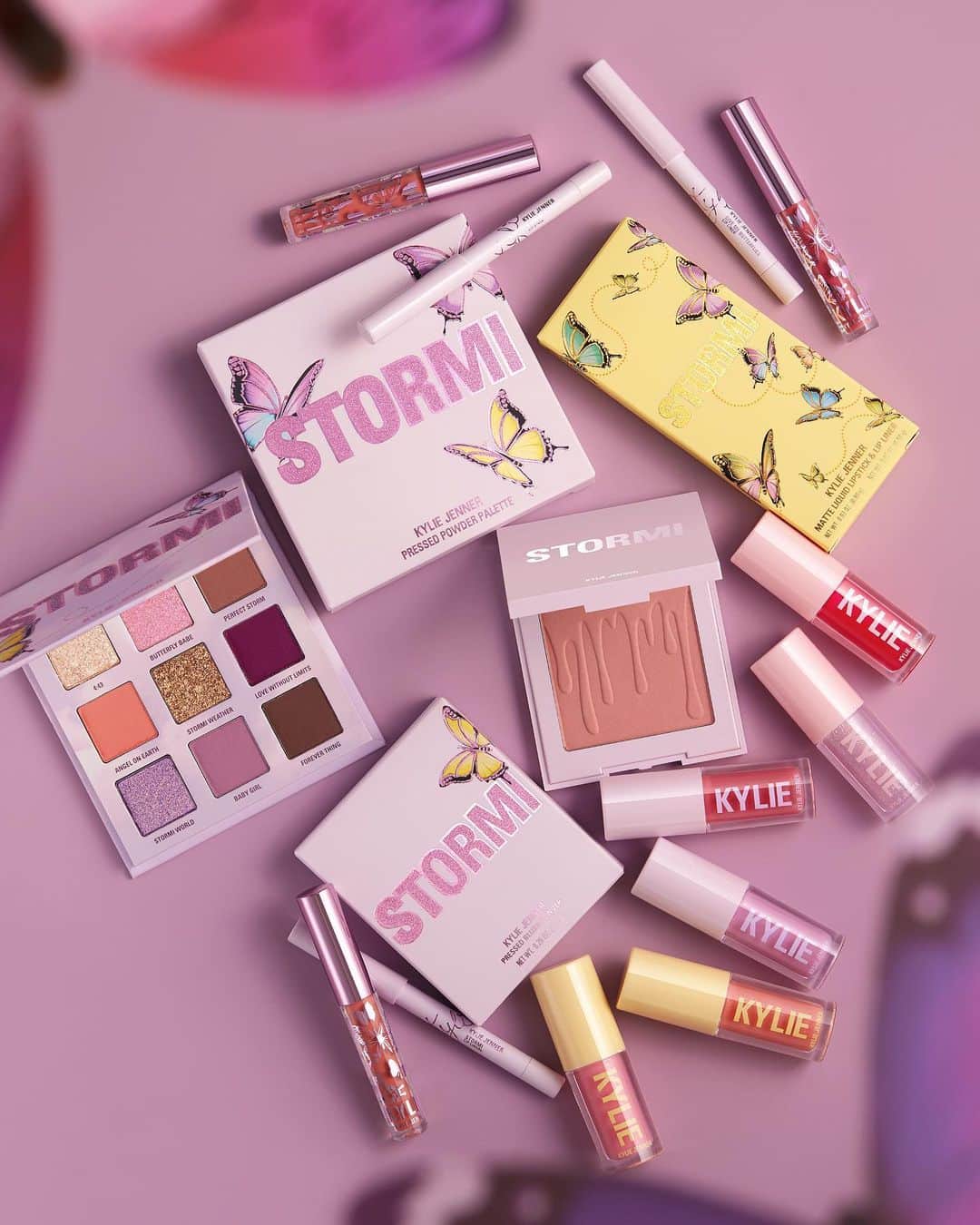 Kylie Cosmeticsさんのインスタグラム写真 - (Kylie CosmeticsInstagram)「Stormi Collection prices ✨⁠⠀ Mini Lip Kits $12⁠⠀ Flutter in Love Blush $18⁠⠀ Stormi Mini Palette: $28⁠⠀ Mini High Gloss Set $36⁠⠀ Collection bundle $108⁠⠀ ⁠⠀ Launching 2.1 9am pst on KylieCosmetics.com 🦋 ⁠⠀」1月28日 5時32分 - kyliecosmetics