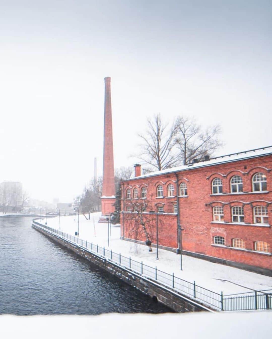フィンランド政府観光局さんのインスタグラム写真 - (フィンランド政府観光局Instagram)「タンペレでは、フレッシュな雪景色で1週間が始まりました。暖冬でほとんど雪の降っていなかった他の地域も今日は雪が舞い降りました。❄️⛄️☃️ ． 写真提供：Laura Vanzo @visittampereofficial Kiitos!」1月28日 5時39分 - visitfinlandjapan