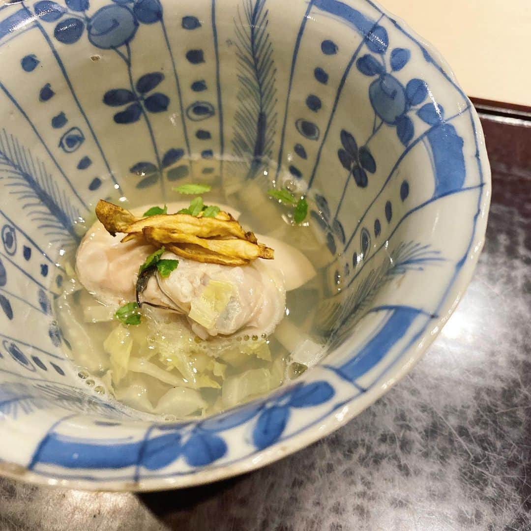 金子エミさんのインスタグラム写真 - (金子エミInstagram)「美しく手の込んだ和食。とっても美味しかったです。久しぶりに静かな場所でゆっくり食事ができ、新たな未来予想図と懐かしい感覚を感じた時でした。 ・ ・ #懐石#日本料理#和食#辻#麻布台#麻布十番」1月28日 6時34分 - emikaneko1114