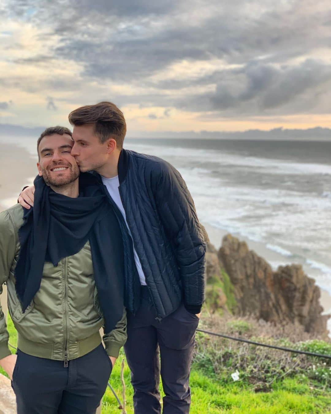 ルイス・フェネロのインスタグラム：「Happy birthday to my lovely handsome husband !!! 👬❤️🍾🎂 Te quiero❤️ #husband #california  #SF #loveislove」