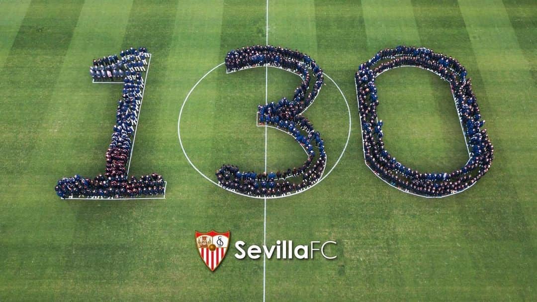 エベル・バネガのインスタグラム：「Hoy celebramos con toda la banda el 130 aniversario de nuestro Sevilla FC querido. De esos 130, me corresponden 5 años inolvidables en los que estoy viviendo mi mejor etapa como futbolista. Después de más de una década compitiendo en la élite en Europa, he decidido probar una nueva experiencia a partir del próximo verano, un nuevo continente, un nuevo fútbol. Cerraré mi ciclo en Europa como quería, en el equipo de mi vida -junto a Newells-, mi Sevilla FC, el equipo en el que hice mi mejor juego y en el que he vivido mis mejores experiencias: títulos, regresar a la selección, jugar un Mundial, vivir noches inolvidables como la de Old Trafford… Aquí aprendí que rendirse está prohibido, aquí encontré un lugar en el mundo para ser feliz… Todavía me quedan cuatro meses para darlo todo y lograr objetivos importantes. Ojalá que ocurra como en 2016, ojalá que me marche tocando plata y jugando finales. Voy a darlo todo para que sea así, como he hecho en los 218 encuentros en los que me he puesto la camiseta del Sevilla. Por mis compañeros, por toda la gente de este club que desde 2014 ha apostado fuerte por mí y, sobre todo, por la hinchada del Sevilla, que me ha protegido y me ha hecho sentir especial desde que llegue. ¡¡¡Queda mucho en juego, vamos con todo, EQUIPO!!! 🙏👏」