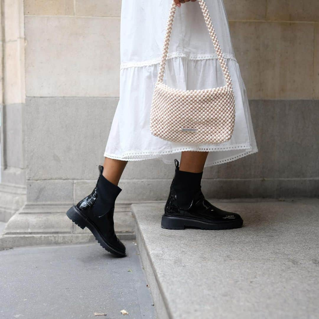 レフラーランドールさんのインスタグラム写真 - (レフラーランドールInstagram)「A favorite bootie for all seasons is back in stock: in patent leather and stretch knit. . . . . #boots #croc #everyday #ootd #LoefflerRandall #beaded」1月28日 6時40分 - loefflerrandall