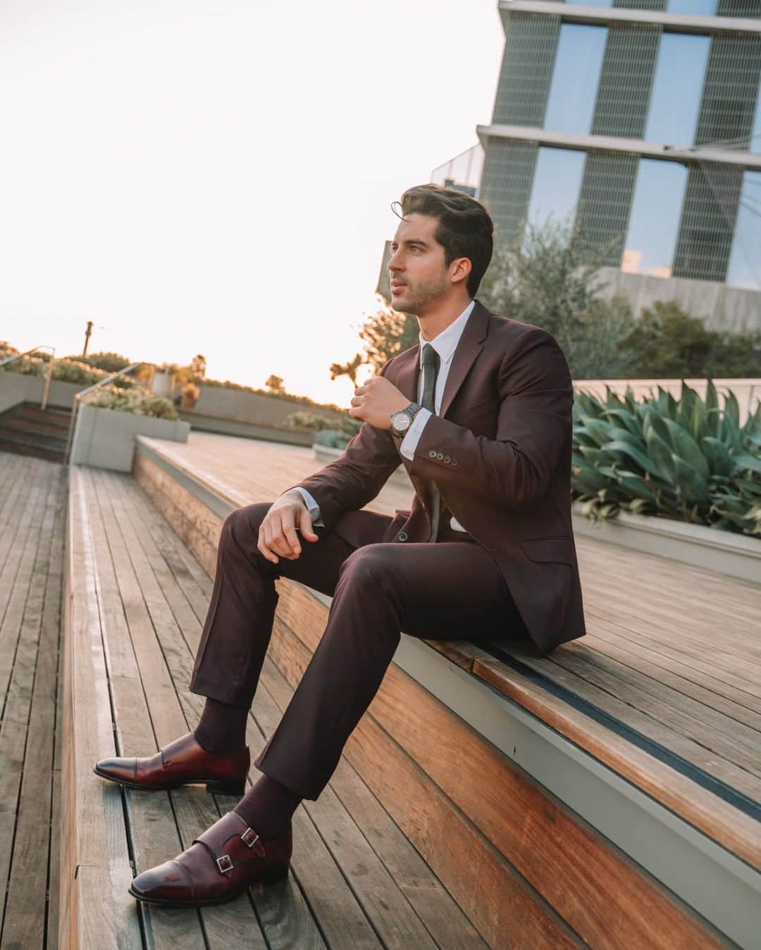 ペリーエリスのインスタグラム：「@MatthewOnPoint is date night ready and all decked out in our slim fit washable suit. #LifeReadySince1976」