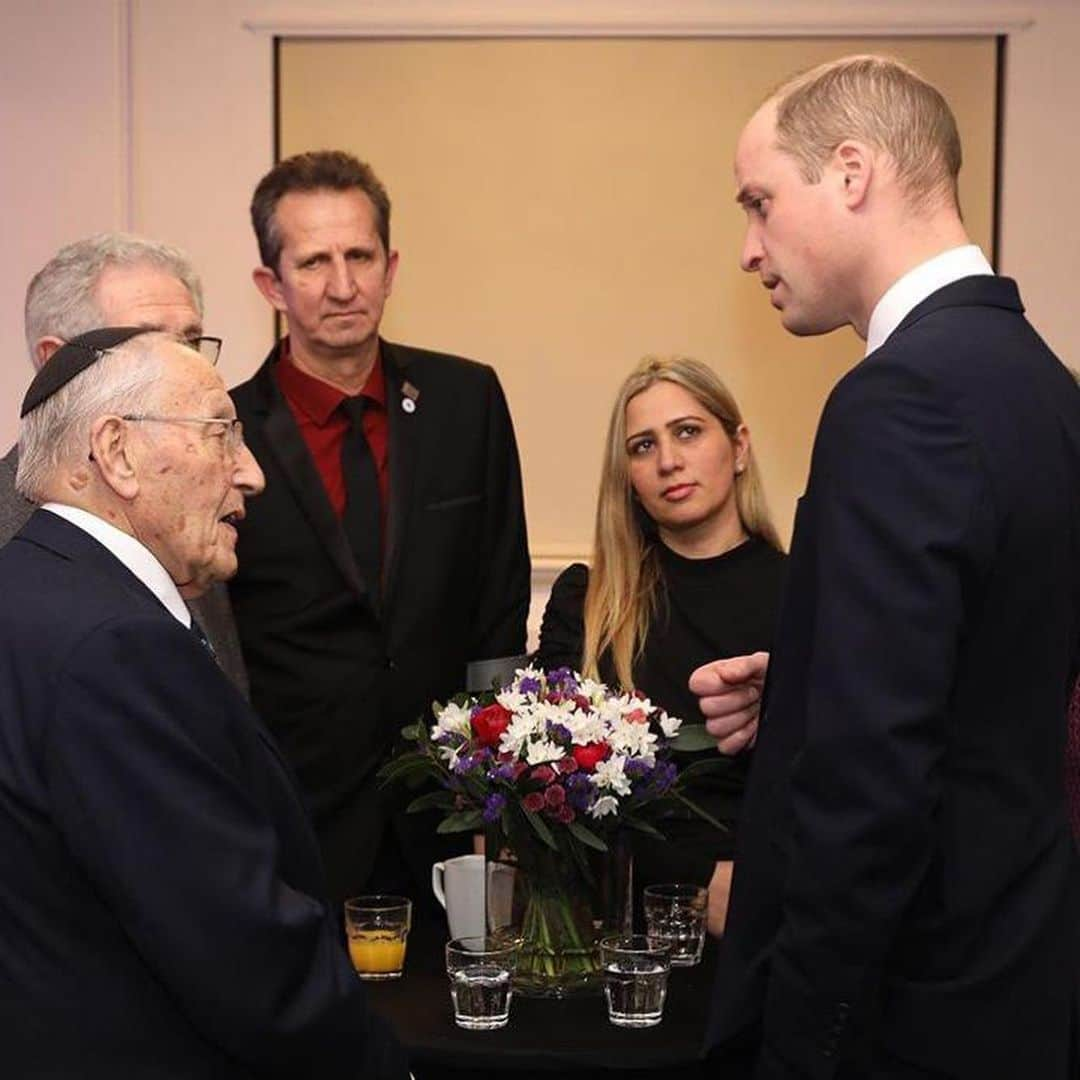 ロイヤル・ファミリーさんのインスタグラム写真 - (ロイヤル・ファミリーInstagram)「Today on #HolocaustMemorialDay, The Duke and Duchess of Cambridge met a number of Holocaust survivors, and survivors of subsequent genocides as part of the UK’s @holocaustmemorialdaytrust Commemorative Ceremony. ⁣ ⁣ The Duke spoke at the Ceremony, where he honoured those who risked their lives during the Holocaust to save others. ⁣ ⁣ HRH spoke about his great-grandmother, Princess Alice, who hid a Jewish family in her home in Athens until the end of the war. ⁣ ⁣ During the Service, 75 candles of Remembrance were lit to represent the 75th anniversary of the end of the Holocaust. ⁣ ⁣ Visit our story to hear from The Holocaust Memorial Trust’s Patron, The Prince of Wales, who wrote the foreword for the event’s programme. ⁣ ⁣ Images © Press Association」1月28日 6時55分 - theroyalfamily