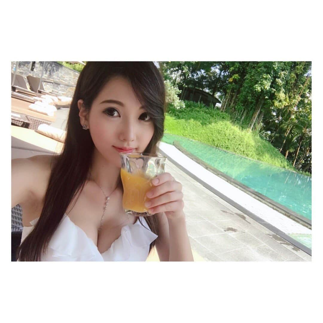 有馬奈那さんのインスタグラム写真 - (有馬奈那Instagram)「gm🍊💕 . . . #モデル #model #薬学部 #pharmacystudent #女子大生 #グラビアアイドル #旅行 #海外旅行 #trip #travel #シンガポール旅行 #singaporetravel #シンガポール #singapore #セントーサ島 #sentosaisland #カペラホテル #capellahotel #プール #pool #水着 #girlsswimwear #bikinigirls #bikini #japanesegirl #タビジョ #좋아요 #instagood #フォロワー募集中 #有馬奈那」1月28日 6時55分 - nana_arima