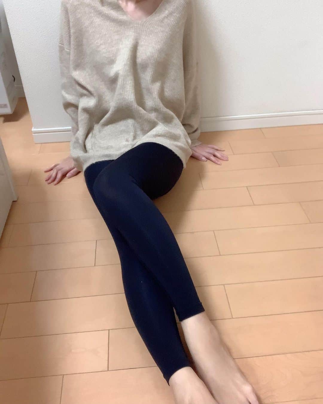 渋谷恭子さんのインスタグラム写真 - (渋谷恭子Instagram)「久しぶりに家族と一緒にご飯を食べに行ってきたよ😋🍣 ・ ・ 最近、寒い日が多いよね❄️ そんな時はレギンス✖️ブーツ ギュギュレギンス(@gyugyuleg_lme)は足首からお腹までカバーしてくれるから冷え対策にピッタリ！ 体型カバーも同時にできちゃうよ😊 ・ ・ テーピングで巻くように加圧するから、マッサージ効果もあるみたい‼️ レギンスだけじゃなく、ブラやショーツなども入っている，ギュギュギュシリーズの福袋🧧  キャンペーンは1月31日までだから、気になる方は @gyugyuleg_lme を見てみてね😉 ・ ・ #ギュギュレギンス  #着圧レギンス  #美脚ケア  #産後ボディメイク  #痩せ見え  #骨盤ケア  @gyugyuleg_lme」1月28日 6時59分 - kyoko.86