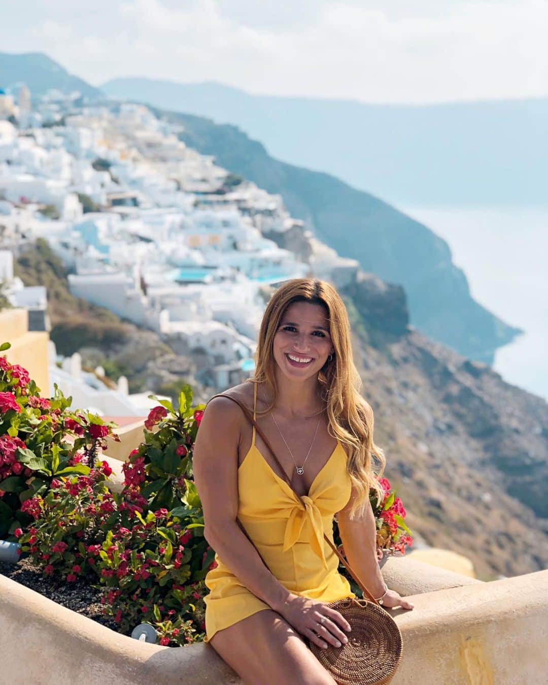 ジャジ・バルボサのインスタグラム：「🌼🌼🌼」