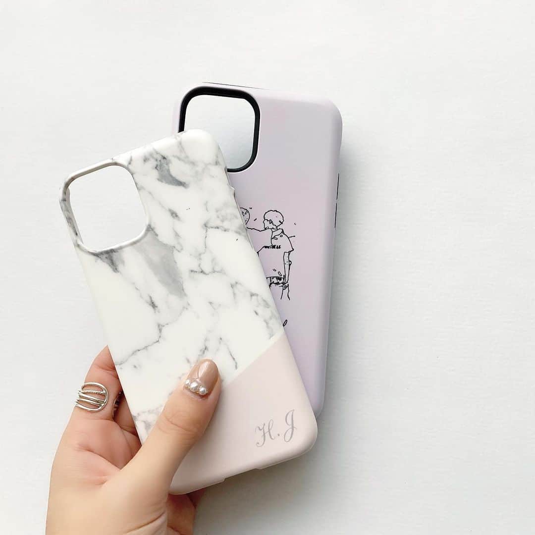 のインスタグラム：「. iPhone11proにしたので、 @caseapp でケースを新調したよ❤︎ . . @caseapp ではオリジナルのケースを作れるんです🙆‍♀️ 自分で1からデザインするのはもちろん、 既に作られてるデザインも沢山あるよ！ 私は既に作られてるデザインに少し手を加えたのと、 1から自分で作ったデザインの２つ注文💛 . どちらも可愛くできて大満足🥺✨ オリジナルで作れるのに、 お値段高くないから本当オススメ🤭 . . 20％オフのクーポンコード発行してもらったので、 是非使って下さいね♡ クーポンコード【HARURU20】 . 20%オフクーポンコードは www.caseapp.jpにて、 2020-01-30まで有効だよ！ . . ストーリーにも載せたので、チェックしてみてね！ . . . #CaseApp #iPhoneケース #スマホケース #iPhoneカバー #スマホカバー #オリジナルスマホケース #オリジナルiphoneケース #iphonecase #iPhone #instagood #mamagirl #locari #simple #loveyourself #bts #btsarmy #ママarmy #大人army #防弾少年団 #線画イラスト #プチプラ #大人可愛い #大人カジュアル #ファッション #シンプル #방탄소년단 #좋아요환영 #ジェルネイル #パールネイル #大人armyと仲良くなりたい」