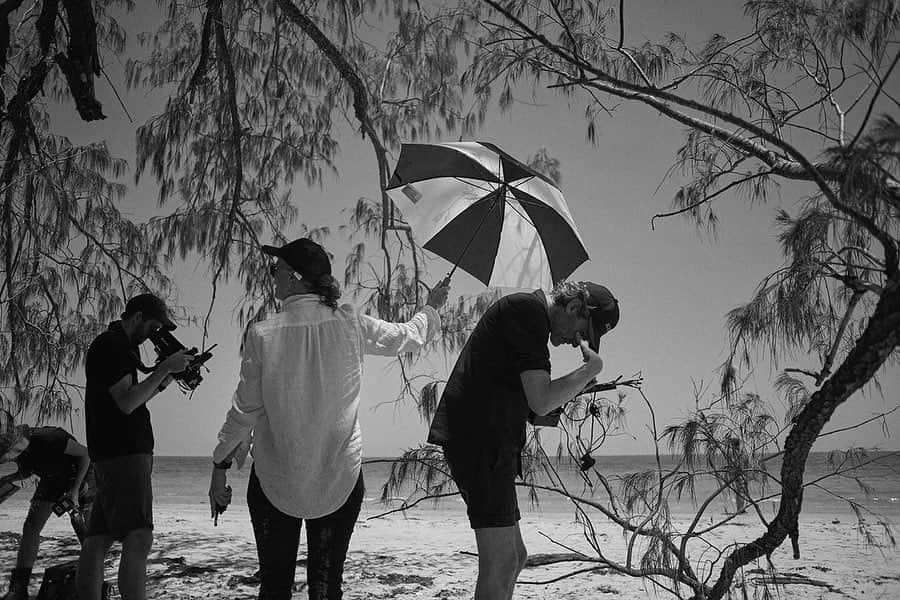 イザベル・ルーカスさんのインスタグラム写真 - (イザベル・ルーカスInstagram)「Filming in the Daintree. 🤍 Where the rainforest meets the sea and reef. 📷 @adrianmesko」1月28日 7時19分 - isabellucas