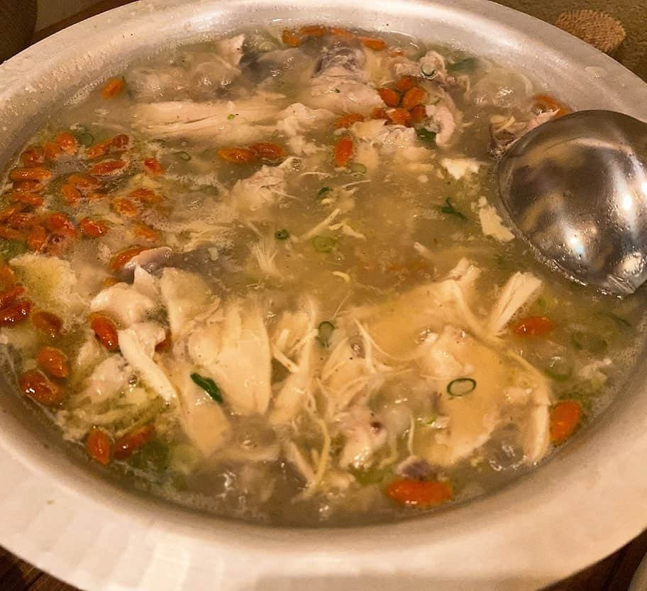 山岸久朗さんのインスタグラム写真 - (山岸久朗Instagram)「ふだん韓国料理って好きなわりにほとんど食べる機会がないけど、寒い日のサムゲタンは格別ですネ😊 #参鶏湯 #サムゲタン #韓味一  #韓味一朴邸  #韓国料理 #韓国料理専門店 #韓国料理専門店韓味一朴邸  #山岸久朗 #山岸弁護士 #山岸弁護士が飯テロ中」1月28日 7時20分 - yamaben