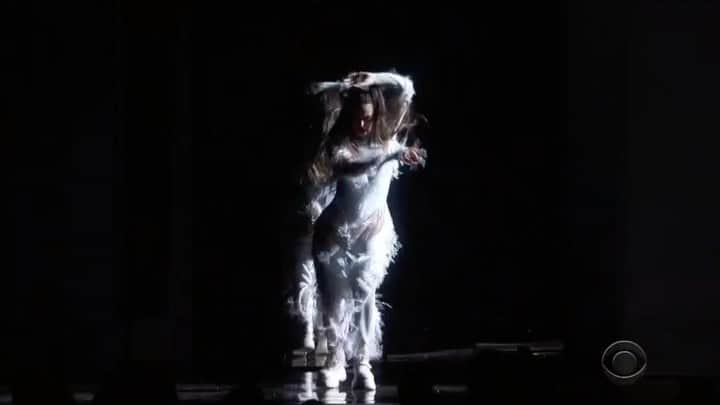 のインスタグラム：「@rosalia.vt performed at the Grammy Awards wearing custom Mugler by @cadwallader. - - Stylist @samanthaburkhartstylist @recordingacademy  #mugler」