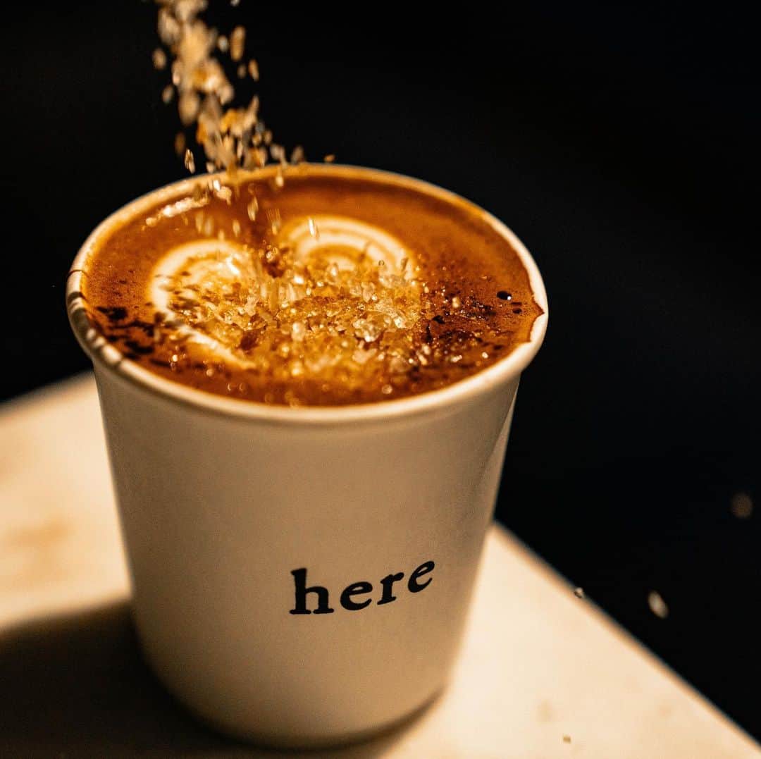 山口淳一さんのインスタグラム写真 - (山口淳一Instagram)「Good morning macchiato with sugar. — #japan #kyoto #here #coffee #herekyoto #canele #latte #latteart #art #cafe #slayer #espresso #roasting #roaster #probat  #日本 #京都 #コーヒー #カヌレ #ココカヌレ #ラテ #ラテアート #アート #スレイヤー #エスプレッソ #ロースター #焙煎 #バリスタ #京都カフェ」1月28日 7時53分 - junichi_yamaguchi