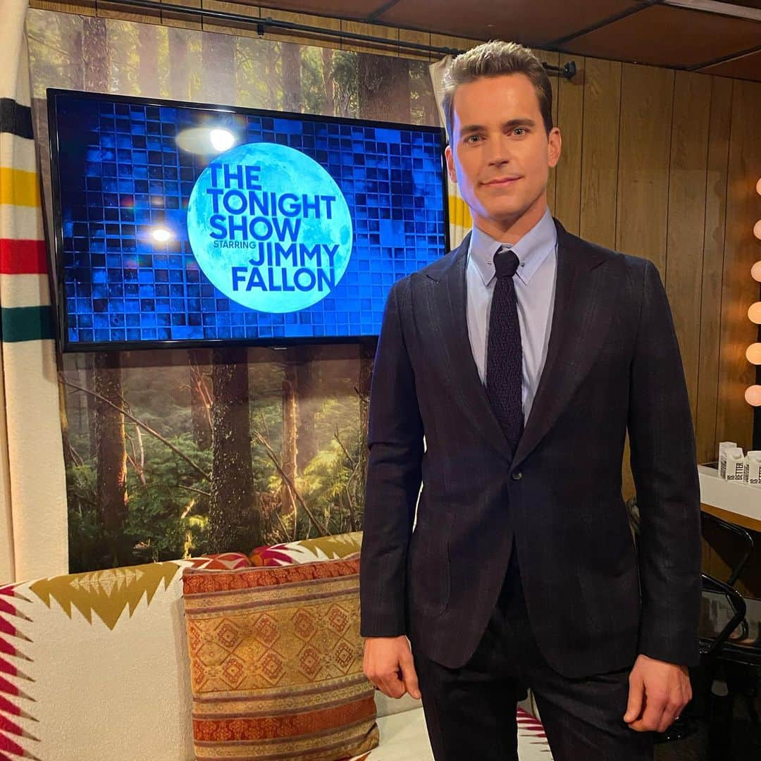 マット・ボマーさんのインスタグラム写真 - (マット・ボマーInstagram)「It’s a strange time to be doing PR, but I always love getting to be a part of @fallontonight . One of the first shows to have me on and one of my favorites! Hope you can tune in tonight! @thesinnerusa premieres Feb 6th on @usa_network grooming : @melissa.dezarate styling: @warrenalfiebaker」1月28日 7時47分 - mattbomer