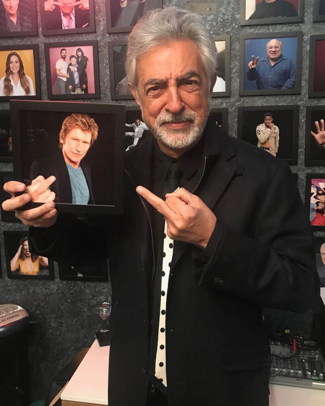 ジョー・マンテーニャさんのインスタグラム写真 - (ジョー・マンテーニャInstagram)「My homage to my dear friend @denisleary」1月28日 7時47分 - joemantegna