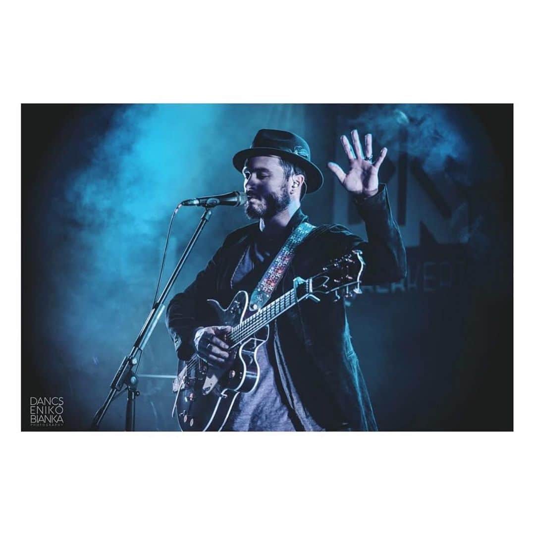 マイケル・マラーキーのインスタグラム：「Thank you BUDAPEST and the staff at @durer_kert for always being such gracious hosts.  On the road to Austria now for our first ever show in GRAZ tonight! See you there... #graveracertour  #graveracer  Tickets via michaelmalarkeyofficial.com ・・・ #Repost @mia_vagyok」