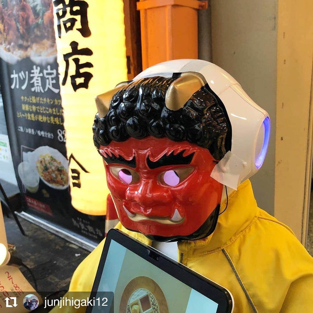 月化粧さんのインスタグラム写真 - (月化粧Instagram)「いつもありがとうございます！ 皆さまの素敵な投稿をご紹介しています💕 . 節分に向けて鬼ペッパーくんもいます👹 . #Repost @junjihigaki12 • • • • • • #鬼 #おたふく #お面 #ロボット #月化粧 #商店街　#アーケード #南海通り　#ミナミ　#大阪」1月28日 17時30分 - tsukigesho