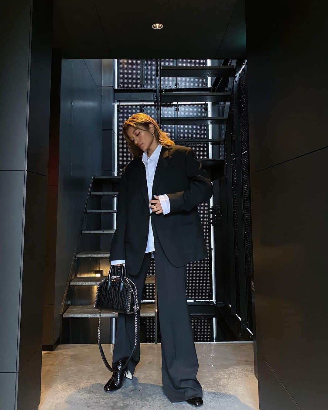 ローラさんのインスタグラム写真 - (ローラInstagram)「Business meeting with @Adidas 🖤 wearing my vintage jacket ✨」1月28日 17時47分 - rolaofficial