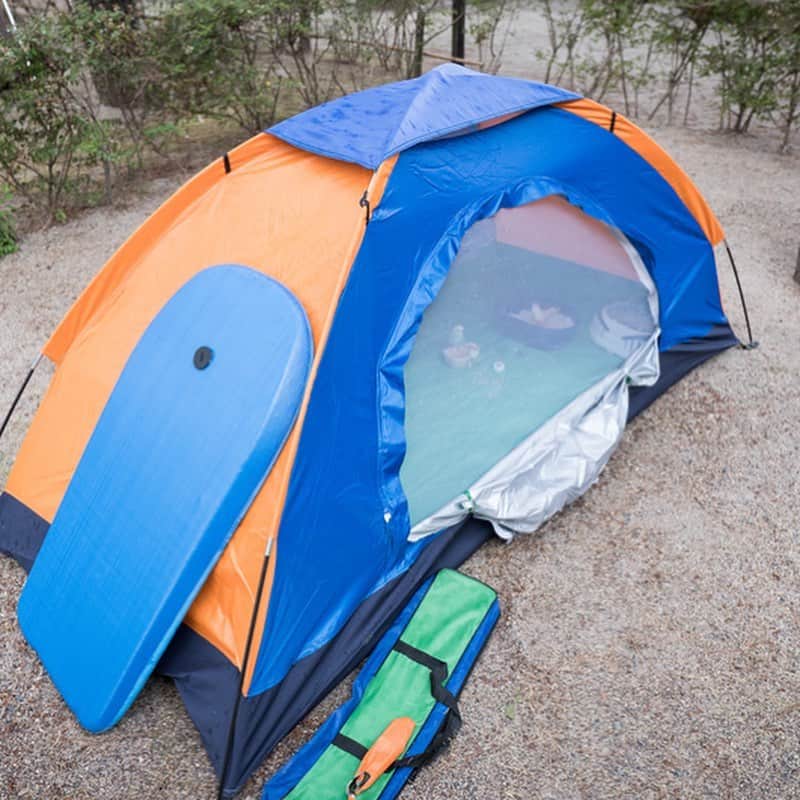 キャンプ情報サイト［ランタン］さんのインスタグラム写真 - (キャンプ情報サイト［ランタン］Instagram)「CAMP SMILE STYLE ／ ノースイーグルのテントと タープでファミリーキャンプ ＼ いろんなキャンパーのキャンプスタイルを現地取材と一般キャンパーからの投稿で数多く掲載してます。 . . 詳しくは @lantern.camp  webサイトをご覧ください . . #camp #camping #outdoor #travel #trip #lantern_smile #nature #キャンプ #キャンプ用品 #アウトドア #テント #自然 #旅行 #キャンプ初心者  #キャンプ好きな人と繋がりたい #マイアミ浜オートキャンプ場 #ノースイーグル #クーラーボックス #ファミリーキャンプ #ファミキャン」1月28日 17時53分 - lantern.camp