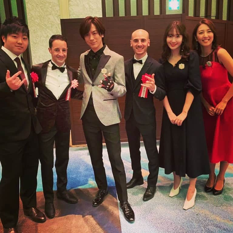 クリストフ・ルメールさんのインスタグラム写真 - (クリストフ・ルメールInstagram)「FujiTV ‘s Family 🤟🤙#馬好王国 #jraawards#jockeys#mvj#daigo」1月28日 18時05分 - christophelemaire_officiel