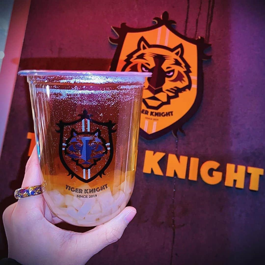 月野もあのインスタグラム：「🐅 #tigherknight #drink」