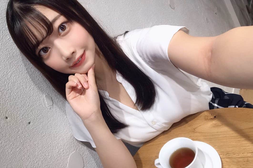 西井綾音のインスタグラム：「. ‪#PR ‬ . . ‪patersの広告モデルやってます✨‬ ‪大人の男性はよかったら登録してみてね！今なら有料会員1週間無料です！‬ ‪#paters #ペイターズ  @paters_official ‬」