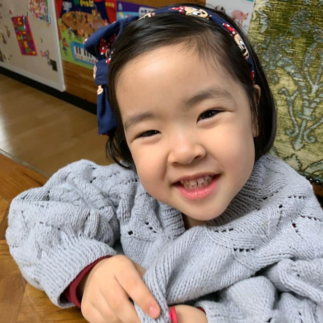 イ・ユンジのインスタグラム：「우리 아이들이, 살아갈 세상에대해. 진지한 고찰이 필요한 날들.. 마음이 무겁지만. 옳은일을실천하는걸로시작하자. 우리가 할수있는것들을 생각해보자 라니야.」