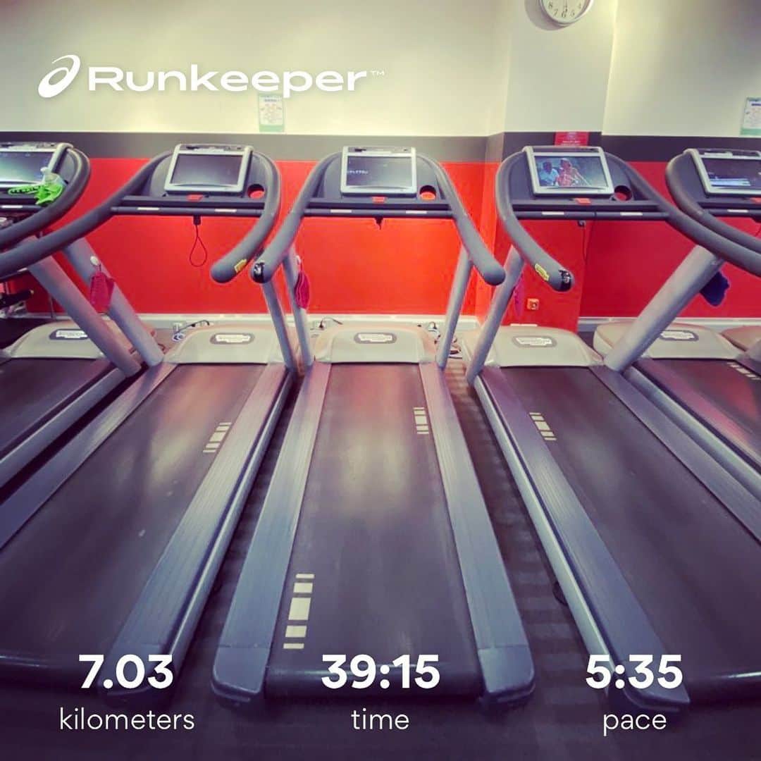 のインスタグラム：「トレッドでインターバル みたいなことしてみたRUN♪ #トレッドミルラン  #joyfit用賀店  #jogstation #収録 #からの #区営ジム  #トレッドハシゴ #傾斜3パーセント  #時速 #9km #から #13km #インターバル #ハシリマスタグラム」
