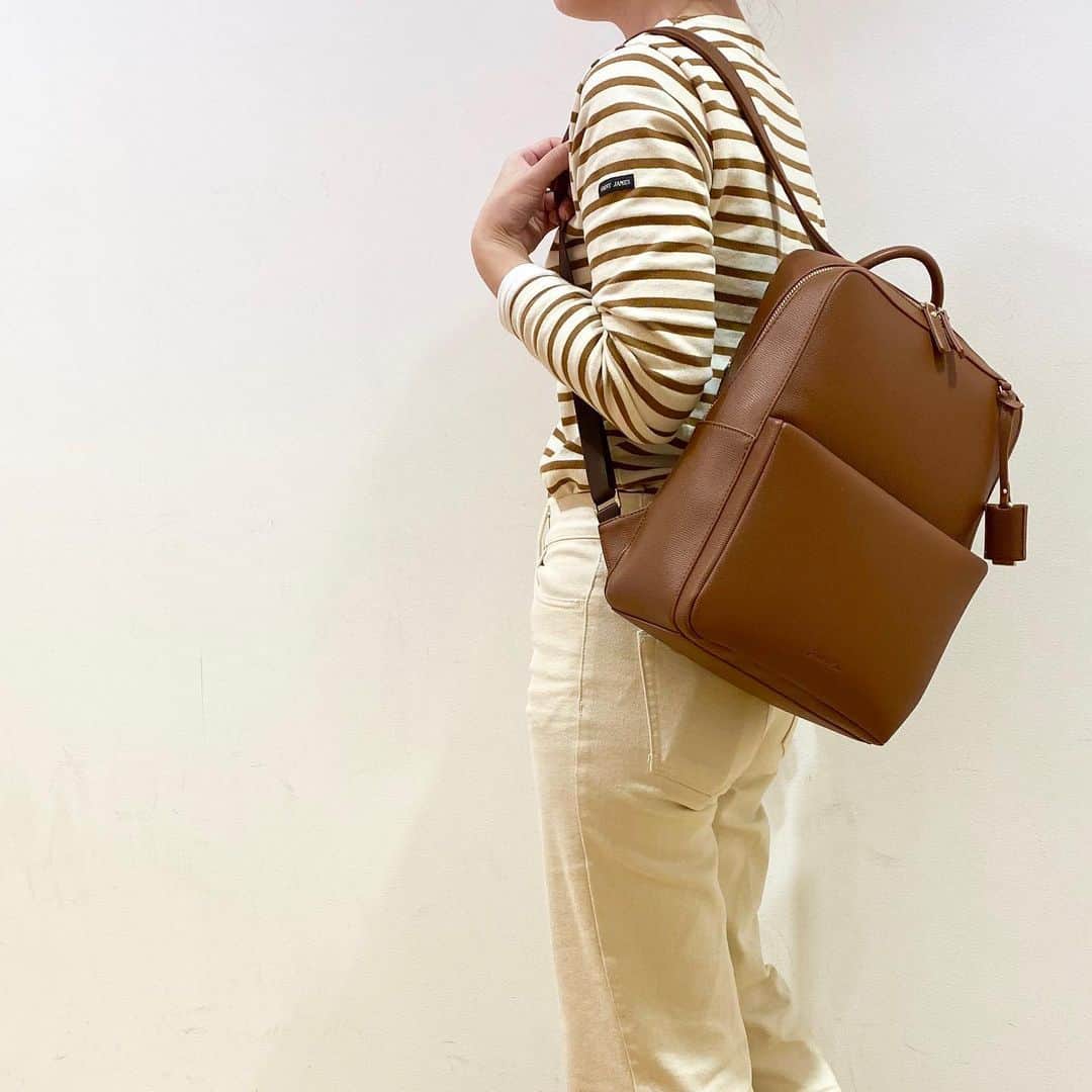 のインスタグラム：「. . カースティリュック No.16071 Color:ブラック、ブラウン、グレージュ、ダスティピンク Price:¥10,000(＋tax) . . 東急プラザ表参道原宿店 Tokyu Plaza Omotesando Harajuku 📞03-6804-1361 OPEN/11:00〜21:00 . . #jewelnarose #ジュエルナローズ#tokyo #harajuku #原宿#東急プラザ表参道原宿#新作#表参道#2020ss#春夏#春コーデ#お出かけコーデ#モテコーデ#リュックコーデ #tokyuplaza#omotesando#shibuya#shoulderbag#sightseeing #newitem#spring#summer#cordinate#kawaii#fashion#newarrivals#东京#旅游#日本旅游」