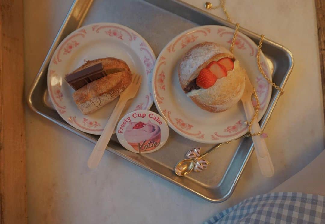 Chikako千佳子さんのインスタグラム写真 - (Chikako千佳子Instagram)「パン屋さんに遊びに来ました～とてもおしゃれでいい雰囲気のお店です🥐 #thelittlebakerytokyo  #fint」1月28日 18時11分 - cindychikako