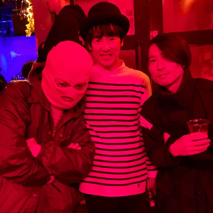 カジヒデキさんのインスタグラム写真 - (カジヒデキInstagram)「遅くなりましたが、1/24に渋谷club malcomで開催されたLOVE SHACKは本当に最高でした！ライブもDJもすべて良かったですし、お客さんも本当に素晴らしく、とても気持ちの良いライブが出来ました。誘って下さったオリさん、ネモトさん、盛り上がってくれたお客さん、ありがとうございました！サポートのKONCOSタイチ君とヒロシ君に大感謝です。今年はこの3ピースセットでも、たくさんライブをやりましょう！新曲もどんどんライブで初披露していこうと思います。今年もよろしくお願いします！」1月28日 18時14分 - hideki_kaji