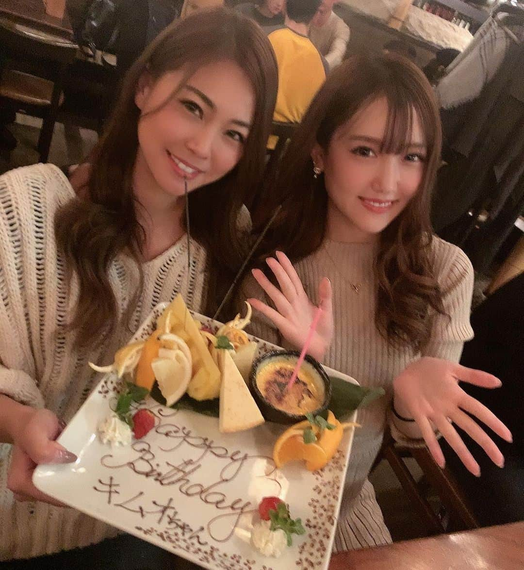 木村理恵さんのインスタグラム写真 - (木村理恵Instagram)「久しぶりにみたん👧🏻💕 ・ ・ 誕生日🎂祝いしてもらったょ❣️ ・ ・ みたんとは19号車からのお付き合い😘みたんと久しぶりに会えて、めっちゃ話したぁ〜‼️✨ ・ ・ また遊ぼぉね❤️ ありがとぉお㊗️❤️ ・ ・ #hbd#birthdaycake #birthday #friends#👭#rq #誕生日#誕生日ケーキ#誕生日プレート #元相方#キムオとミタコ #らぶ#レースクイーン」1月28日 18時20分 - rierienari1229